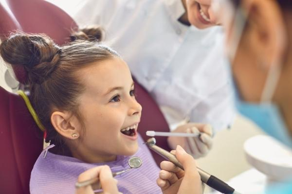 Claves para elegir al mejor odontopediatra para tus hijos